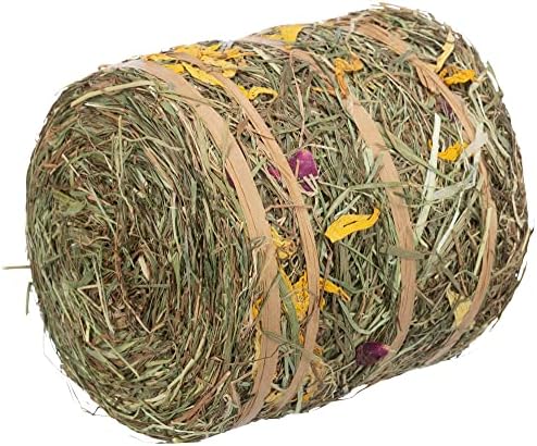 Rollo de Heno Natural con Flores Trixie — Juguete y Snack para Conejos y Roedores (500 g)